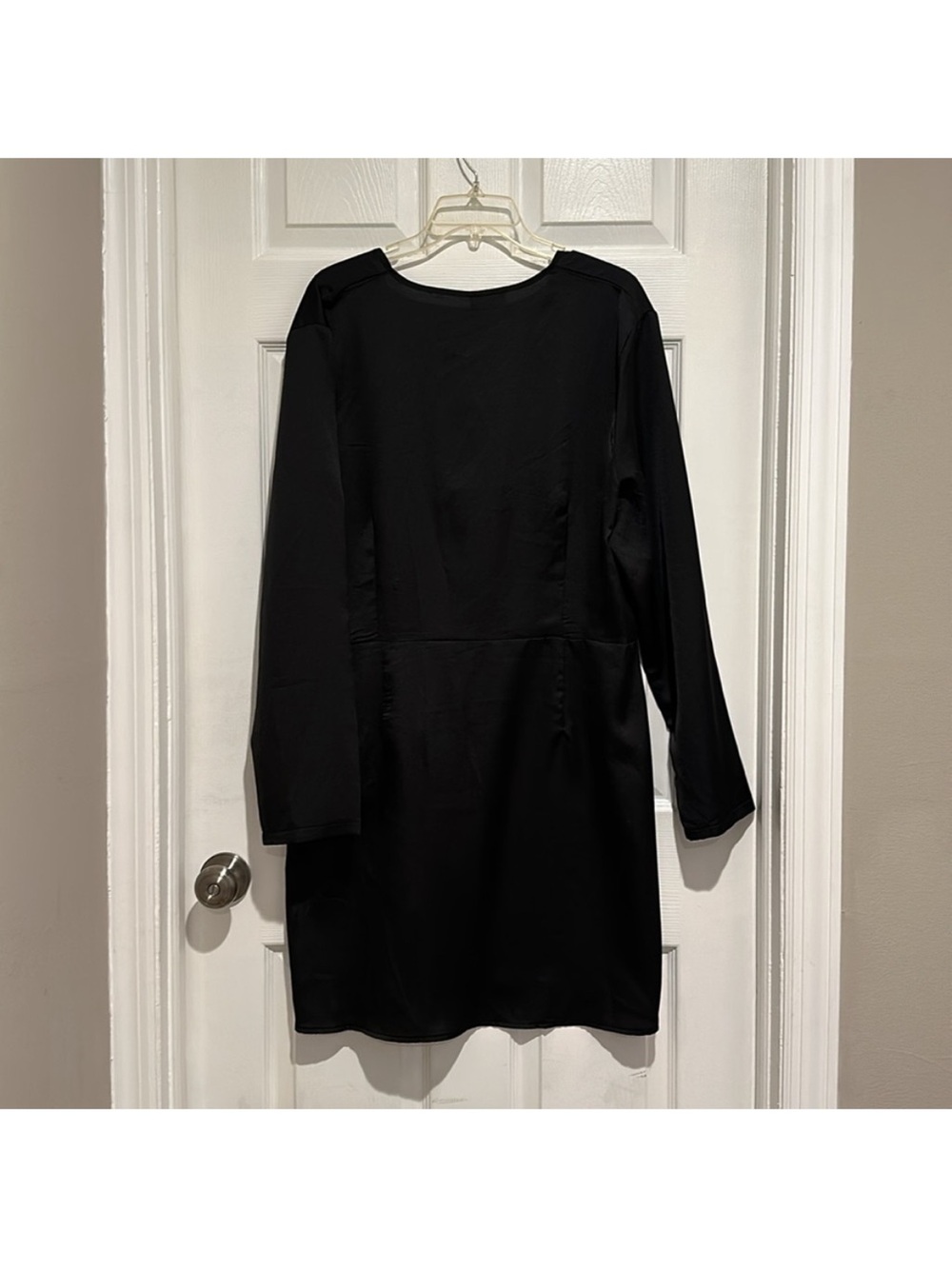 NWT PrettyLittleThing Black Satin Wrap Dress Long Sleeve Mini size 16 - Picture 4 of 6